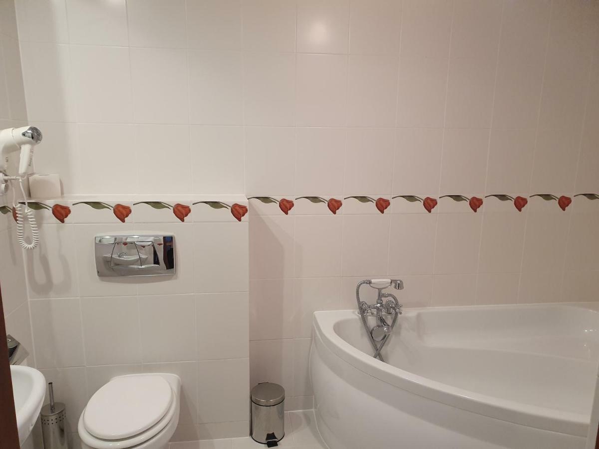 Basniowa Hotel Wyszków Eksteriør billede